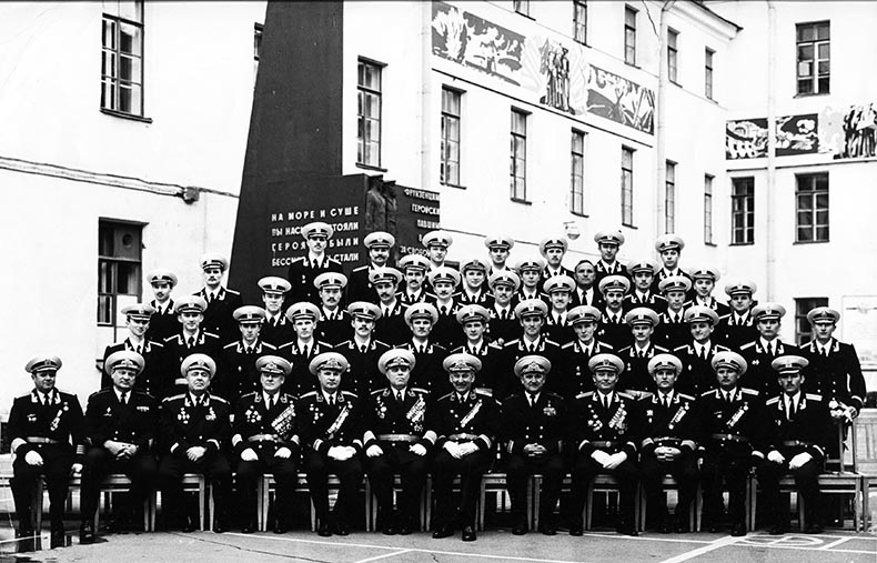53 выпуск Фрунзе-15б рота-1976год-300-790.jpg